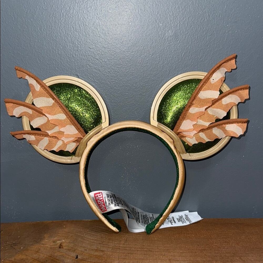 Disney Marvel Wakanda Forever Black Panther Disneyworld green gold sparkly
